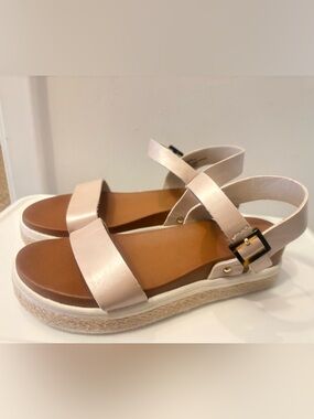 MIA Girl’s Jenise Platform Champagne Sandal, Size 4